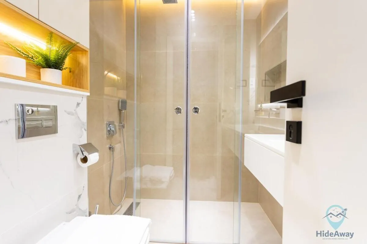 Apartamento Bright Modern 1Br Heart Of Jlt Skyline Views Dubái