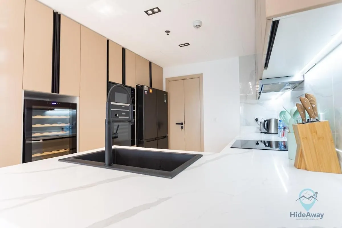 Apartamento Bright Modern 1Br Heart Of Jlt Skyline Views Dubái